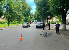 Поліція Конотопа розшукала водія мопеда, який залишив збив велосипедистку