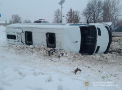 Аварія міжміського автобуса на Сумщині: двоє людей у лікарні, ще шестеро отримали травми