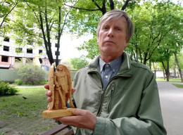 Вагон дерева і сотня скульптур — історія сумського різьбяра