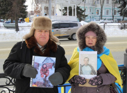 «Ми стоїмо за них, бо вони стояли за нас» – у Сумах пройшла акція підтримки безвісти зниклих і полонених