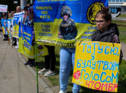 «Буду твоїм голосом» — у Сумах зібралися рідні військовополонених та безвісти зниклих