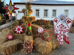 Дідух і різдвяні зірки - у Кролевці відкрили святкову локацію