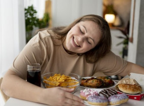 🍽 Коли тривога маскується під голод: чому під час стресу хочеться їсти