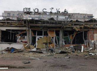 Російські дрони знищили будівлю вокзалу в Шостці