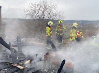 Рятувальники ліквідували масштабну пожежу в Сумському районі