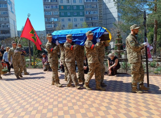 Сумська громада провела в останню путь старшого солдата Сергія Зикова