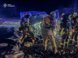 У Сумах рятувальники деблокували тіло загиблого водія з понівеченого авто