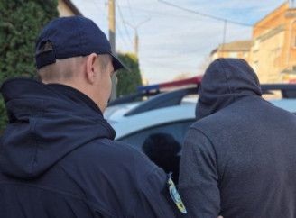 На Роменщині поліцейські оперативно затримали чоловіка за пограбування літнього односельця
