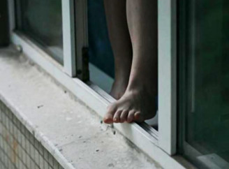 У Конотопі загинула 13-річна дівчинка після падіння з вікна сьомого поверху