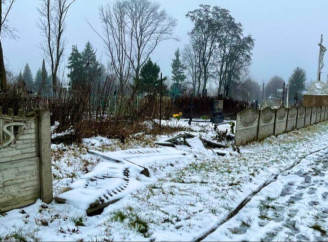 П’яна водійка Audi у Путивлі на великій швидкості в’їхала на цвинтар, проламавши огорожу