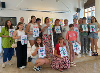 Дерево життя й старовинні візерунки – у Сумах відбувся майстер-клас зі слобожанського розпису