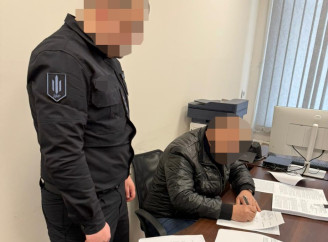 Вигадав падіння, щоб отримати виплати: ДБР викрило на шахрайстві колишнього начальника медслужби