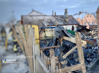 Ворожий дрон атакував Суми: пошкоджені будинки