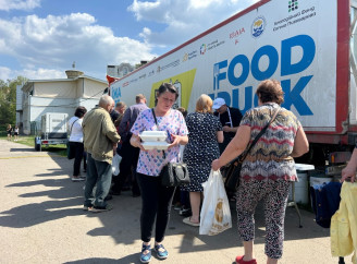«Історія кожного по-своєму болісно сприймається», – як працює фудтрак «Їжа без кордонів» у Сумах