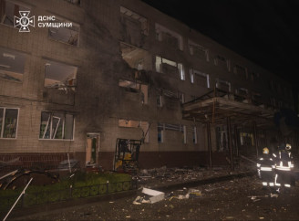 У Сумах рятувальники загасили пожежу в навчальному закладі після атаки безпілотників