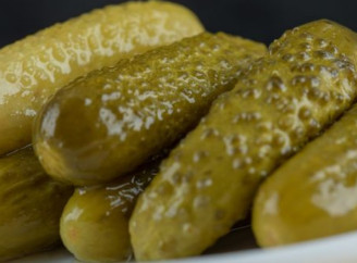 Секрет низькокалорійного перекусу: як солоні огірки впливають на вагу та апетит