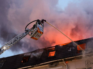 росіяни двічі вдарили безпілотниками по готелю в центрі Сум