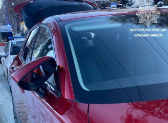 У Сумах 70-річний чоловік потрапив під колеса Mazda