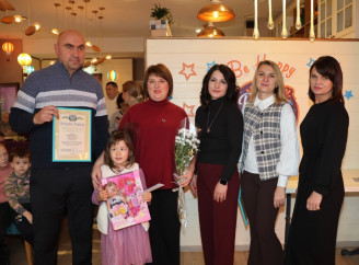 У Сумах для 30 дітей-сиріт та дітей, позбавлених піклування, організували теплу зустріч із подарунками