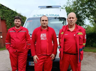На Сумщині медики «швидкої» врятували рятувальника під час ліквідації пожежі