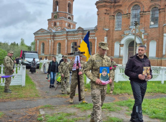 Лебединська громада попрощалася із захисником Сергієм Ткаченком