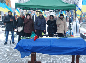 Шосткинська громада попрощалася із захисником Костянтином Вітасіком