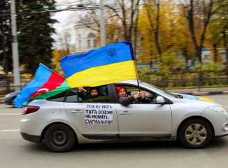 "Ми чекаємо" - у Сумах рідні полонених і безвісти зниклих провели мирну акцію