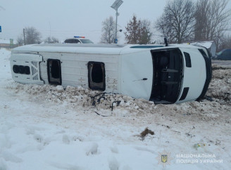 Аварія міжміського автобуса на Сумщині: двоє людей у лікарні, ще шестеро отримали травми