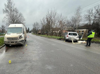 У Тростянці сталася потрійна ДТП: постраждали водій та троє пасажирів, серед яких дитина