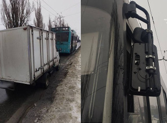 У Сумах водій «ГАЗелі» врізався у тролейбус і втік з місця аварії