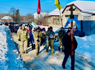 Назавжди в строю: Кролевецька громада попрощалася з військовослужбовцем Олексієм Щербиною