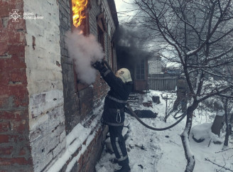 У Конотопі під час пожежі в житловому будинку загинула жінка