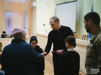 Родини шести полеглих захисників із Сумського району отримали державні нагороди
