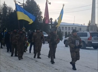У Миколаївській громаді попрощалися із загиблим захисником Олександром Роженком