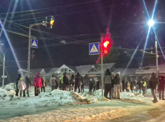 На проспекті Перемоги у Сумах люди перекрили дорогу'