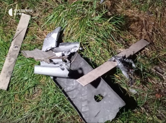 У Сумах російські війська атакували житловий будинок: пошкоджено покрівлю та квартири