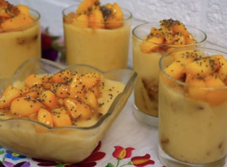 Ніжний десерт з персиками без духовки: встигніть зробити до кінця літа