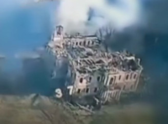 На Сумщині через обстріли згорів палац Харитоненка в Кияниці (відео)