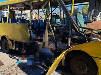 Росія вдарила дроном по цивільному автобусу в Нікополі, є загиблі та поранені