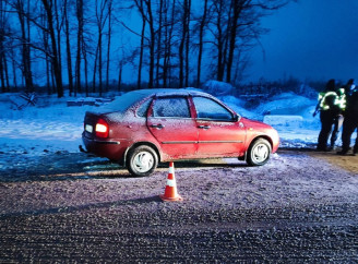 На в’їзді в Суми літній водій на ВАЗі врізався у бетонний блок