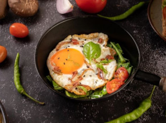 Як покращити смак яєчні: 5 продуктів для аромату, текстури та ситості