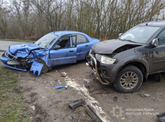 Лобове зіткнення на Сумщині: травмована водійка