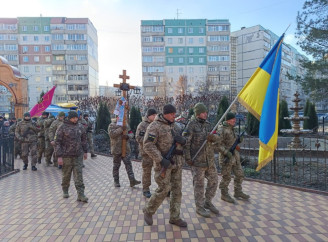 Сумська громада попрощалася з мужнім воїном Андрієм Осташевським