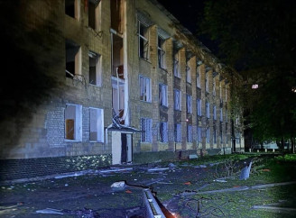 У Шостці через ворожу атаку пошкоджено мерію та шість житлових будинків: є постраждалі