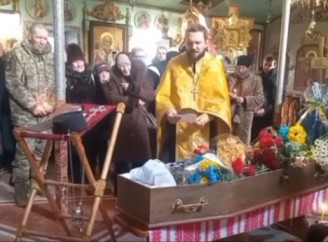 Кулеметник з Осоївки повернувся додому на щиті: громада попрощалася з Героєм