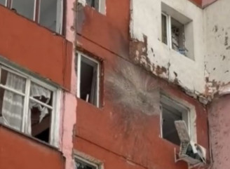 Пошкоджені балкони та вибиті вікна: наслідки чергової атаки на житловий будинок у Сумах