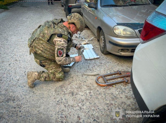 Вибухотехніки поліції знешкодили небезпечні залишки безпілотників після ворожих атак у Сумах
