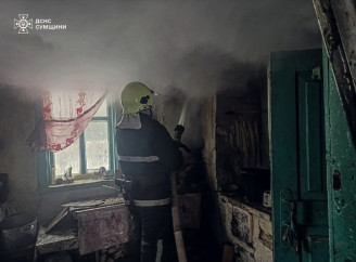 Шість пожеж за добу: рятувальники Сумщини масово гасили вогонь у житловому секторі
