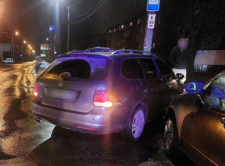 На вулиці Металургів у Сумах 23-річний водій Volkswagen Golf спровокував ДТП