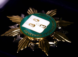 У Сумах родинам полеглих Героїв передали відзнаки Почесних громадян міста